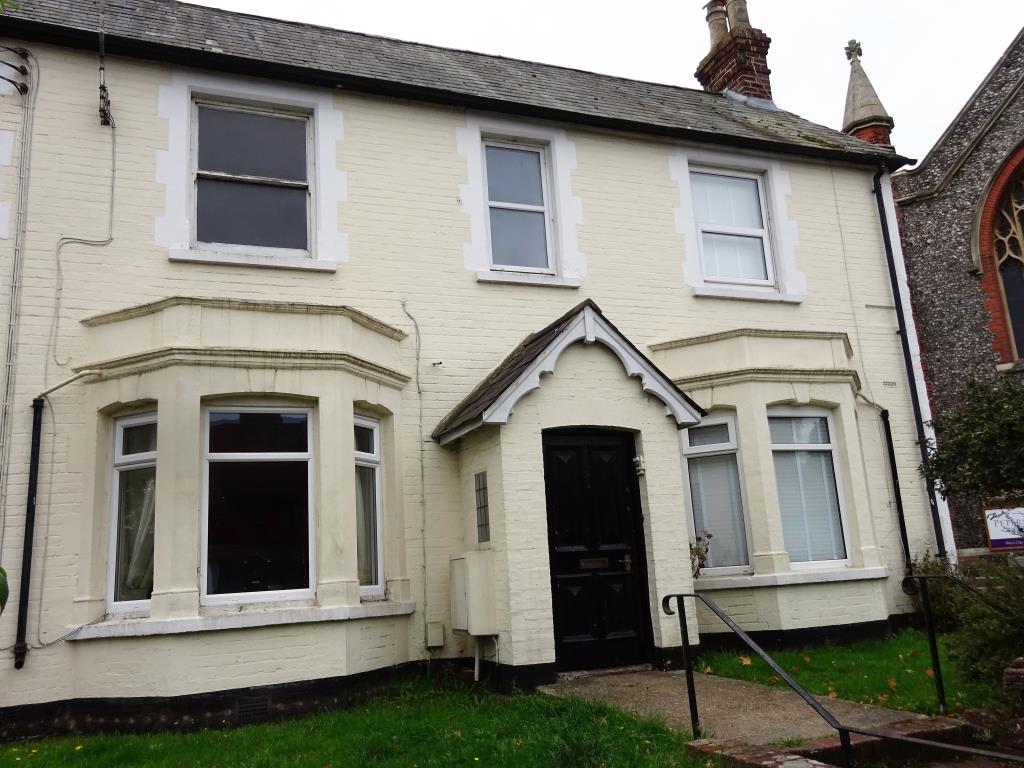 Lot: 67 - TWO-BEDROOM TOWN CENTRE FLAT FOR INVESTMENT - 